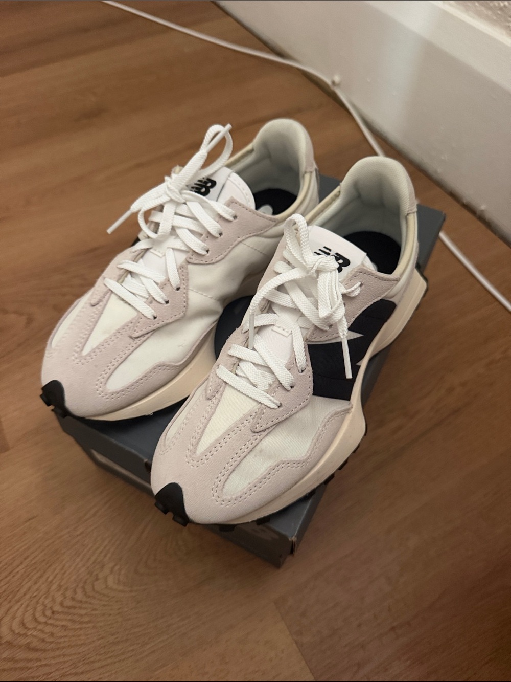 New Balance women’s White & Black Retro Runner Sneakers